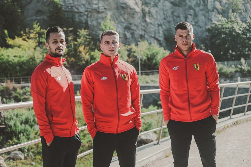 Piłkarze Korony Kielce w sesji zdjęciowej na Kadzielni. Prezentowali bluzy z kolekcji #4Fteamwear [ZDJĘCIA]
