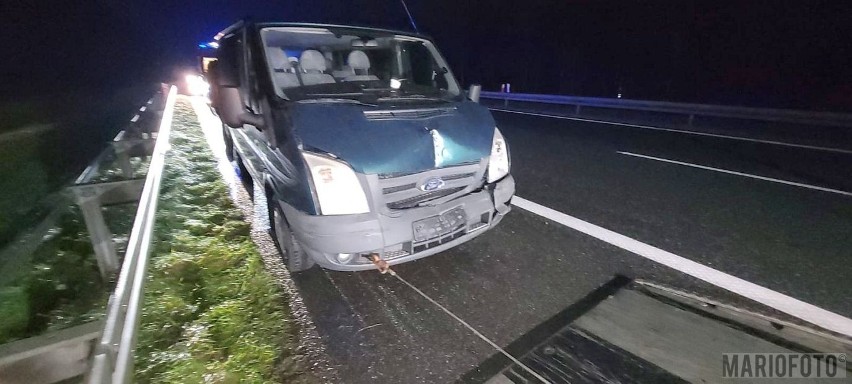 Na obwodnicy Niemodlina w czwartek, 8 grudnia zderzyły się dwa samochody. Wcześniej, w nocy, na autostradzie A4 rozbiło się auto celników