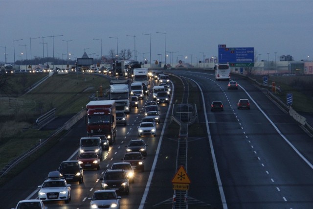 Od ponad tygodnia pod Wrocławiem tworzą się potężne korki na autostradzie A4