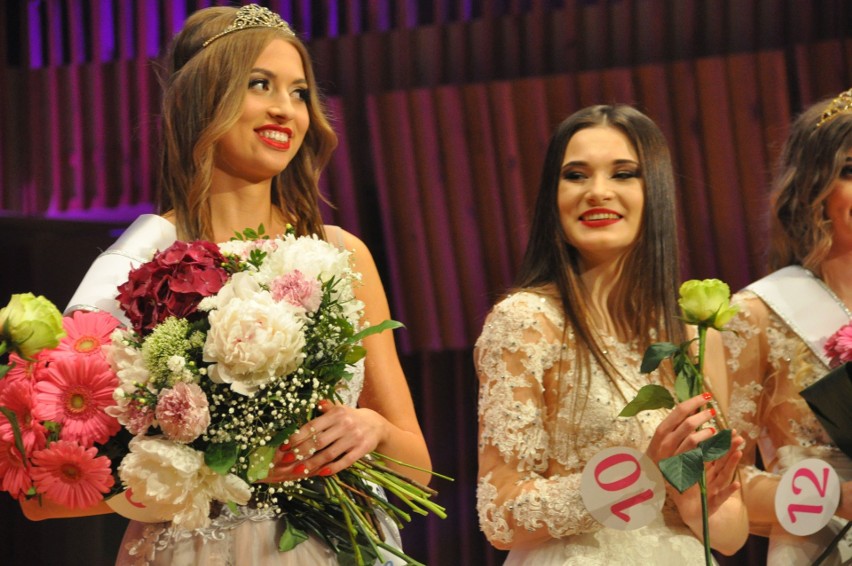 Miss Ziemi Radomskiej 2019. Kinga Malmon nową królową. Martyna Rydzewska pierwszą, Anna Kozłowska drugą Wicemiss