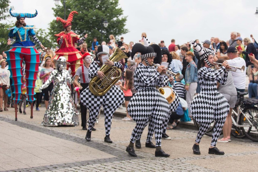 Festiwal Ulicznych Reakcji Artystycznych w Ustce 2021. Zobacz zdjęcia i wideo z tego wydarzenia