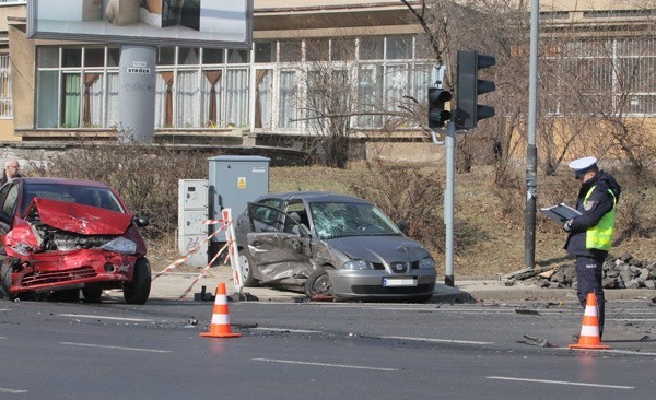 Wypadek na skrzyżowaniu ul. Pojezierskiej z ul. Hipoteczną.