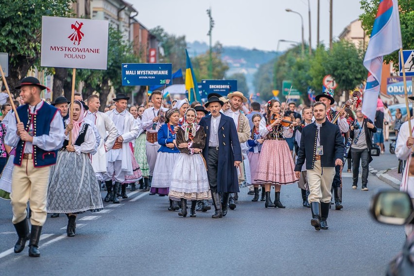 Nowy Sącz: Barwny korowód małych górali z całego świata 