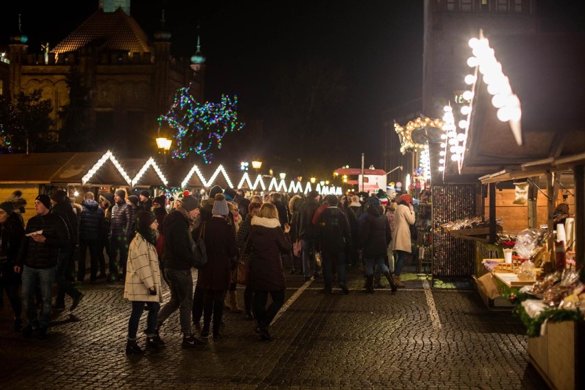 Gdański Jarmark Bożonarodzeniowy 2018. Dwupoziomowa Karuzela Gdańska, stoiska z rękodziełem, Anielski Młyn i wiele innych atrakcji [program]