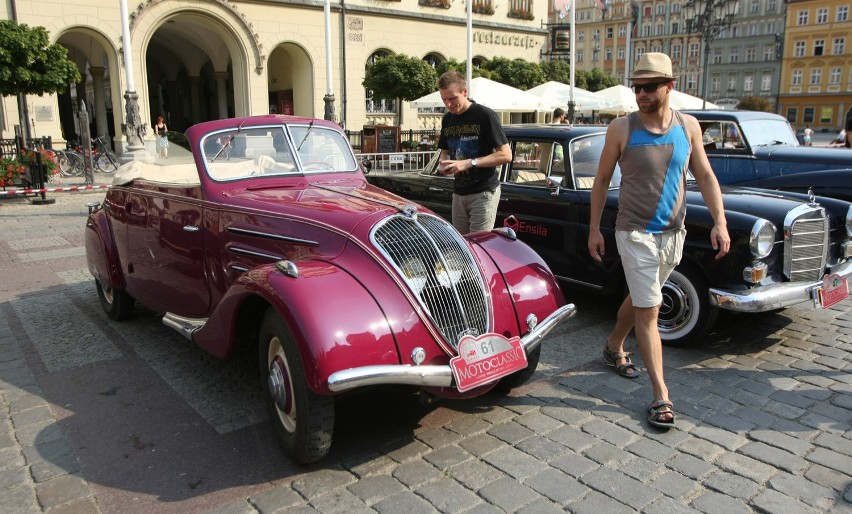 Motoclassic 2015 - zlot starych aut - pokazy na wrocławskim...