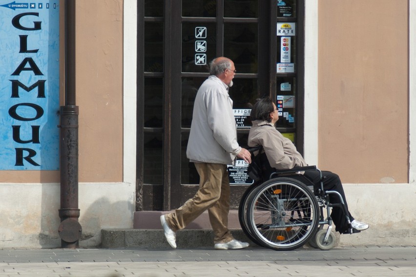 Z jakich form wsparcia mogą korzystać seniorzy? Wyjaśniamy!...