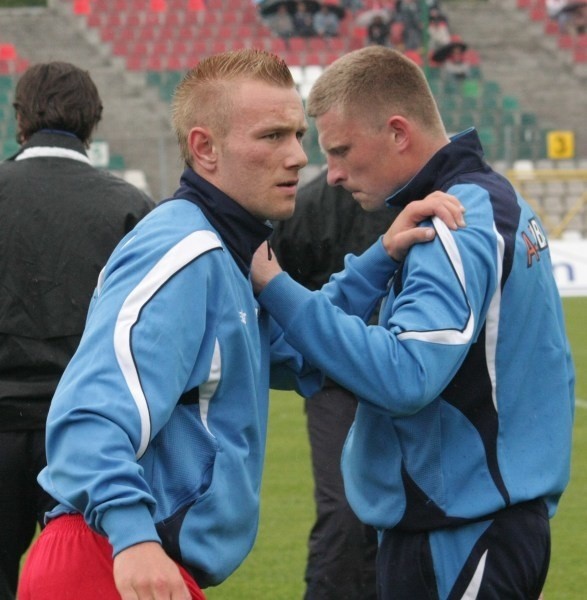 Zawodnicy MKS-u: Tomasz Cieślak (z lewej) i Piotr Stawowy spotkają się dziś na pierwszym treningu po krótkiej przerwie zimowej.