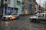 Stłuczka w udziałem auta PGK w centrum Koszalina 