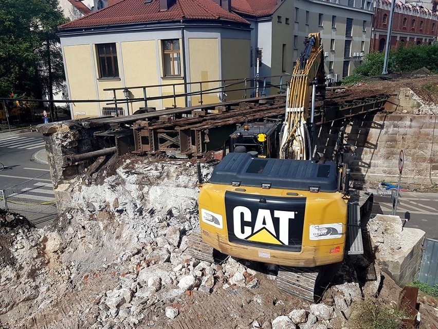 Kraków. Rozbierali przęsło wiaduktu nad ulicą Kopernika