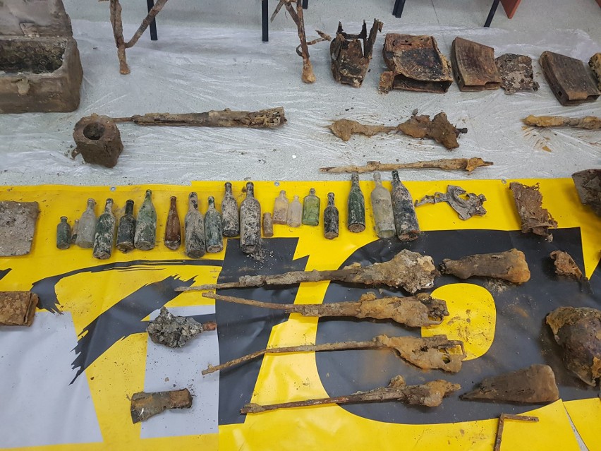 Niewybuchy w Mikołowie: Wykopany przy DK 81 arsenał trafił do muzeum ZDJĘCIA