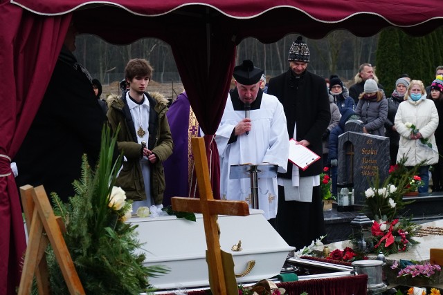 Tymek Bajer z Koziegłów zmarł 14 stycznia po długiej chorobie. W Czerwonaku, w środę, 19 stycznia odbył się pogrzeb. Rodzina prosiła, by zamiast kwiatów, dorzucić się do puszki WOŚP.