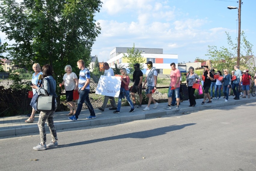 Około stu skawinian protestowało przeciw zatruwaniu...