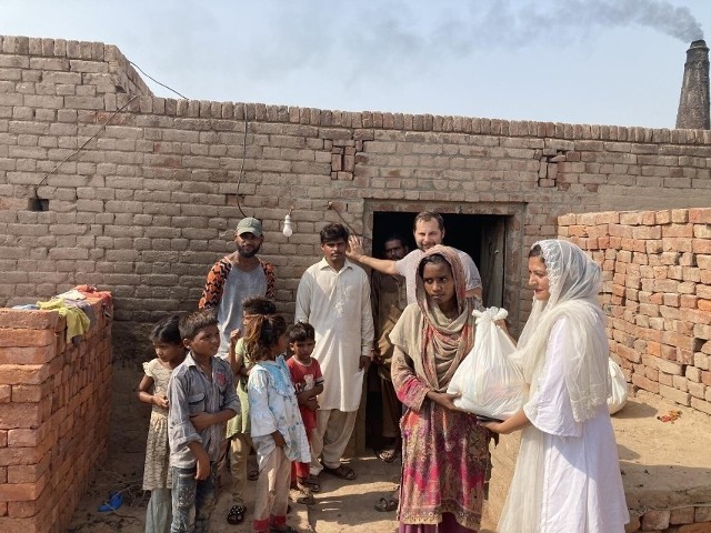 Tomasz Jeżyk pojechał do Pakistanu na zaproszenie tamtejszego oddziału Fundacji Bread of Life.Więcej zdjęć --->