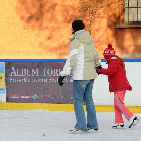 Wszystkich mieszkańców Torunia i okolic, którzy bawią się na lodowisku, zachęcamy do zakupu Albumu toruńskiego.