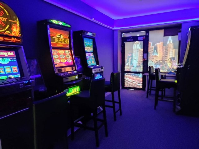 Automaty do gier hazardowych zostały zabezpieczone w jednym z lokali w Kozienicach.