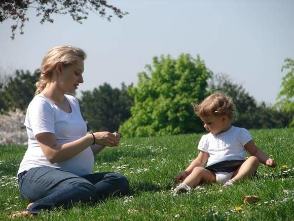 Od 1 stycznia 2010 r. każda matka ma prawo do dodatkowego urlopu macierzyńskiego i zasiłku macierzyńskiego