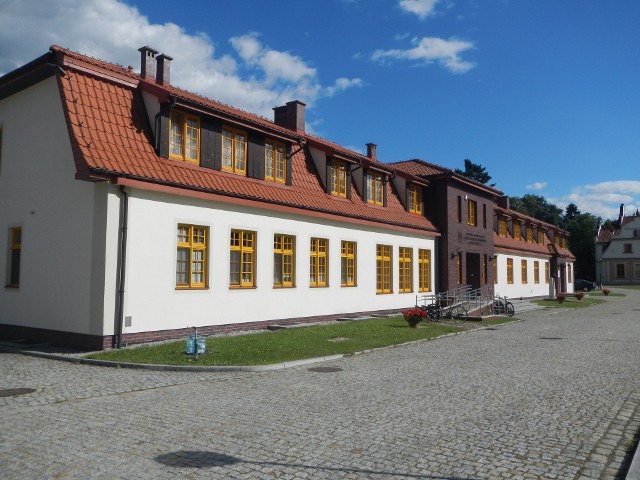 W roku 2002 w zabytkowym dworze w Przysieku urządzono siedzibę Caritas Diecezji Toruńskiej