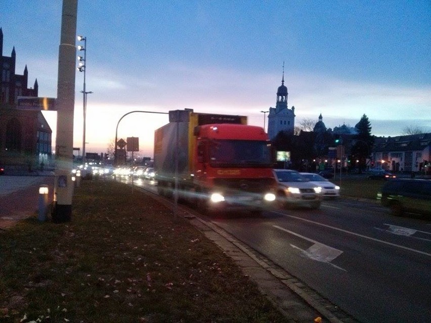 Most Długi zamknięty. Poniedziałkowe korki w Szcze...