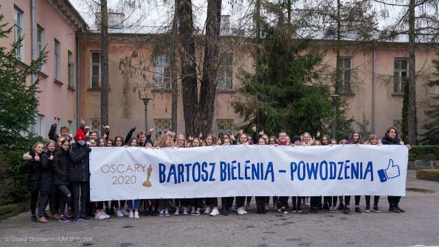 Banery "Bartosz Bielenia – powodzenia" zawisły w Białymstoku