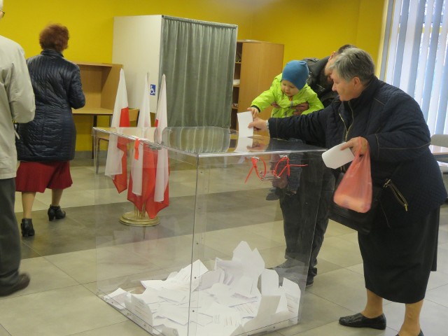 Druga tura wyborów burmistrza Wadowic. Głosowanie w lokalu przy ul. Sienkiewicza