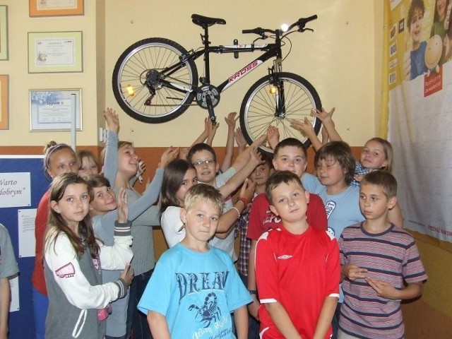 Klasa IVa Szkoły Podstawowej w Inowrocławiu też bierze udział w kampanii "Warto być dobrym"