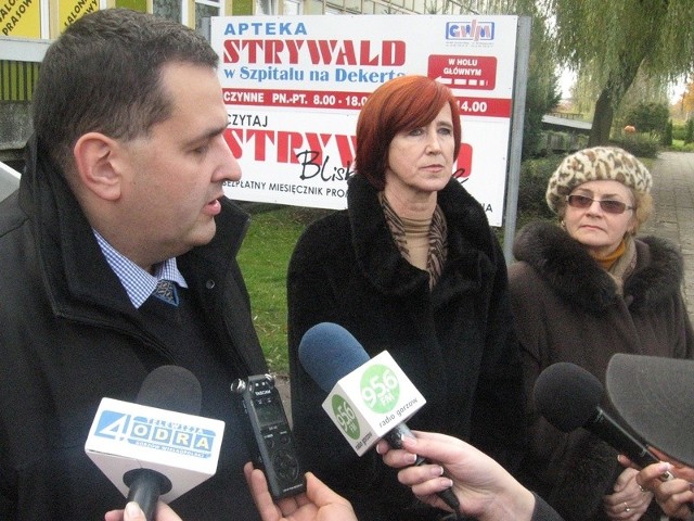 Konferencja prasowa odbyła się przed szpitalem w Gorzowie