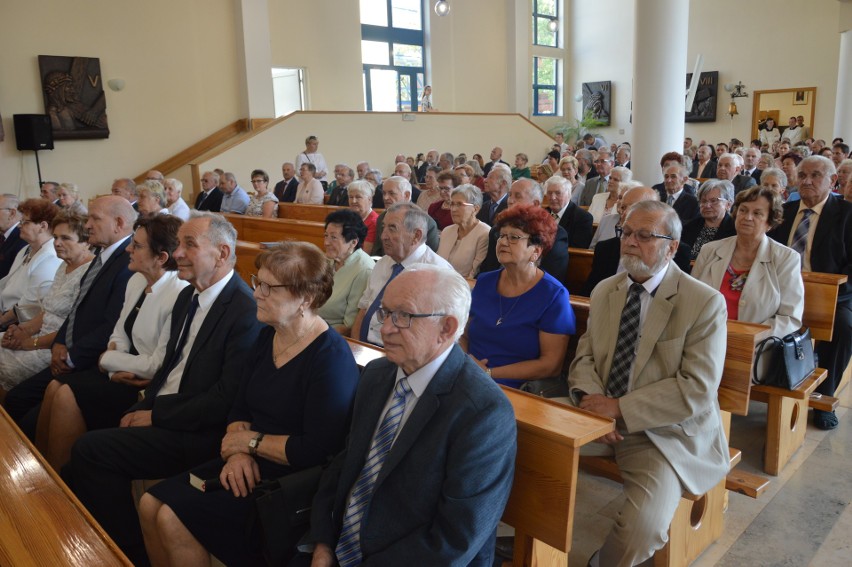 Pielgrzymka złotych jubilatów do kościoła seminaryjnego w Opolu
