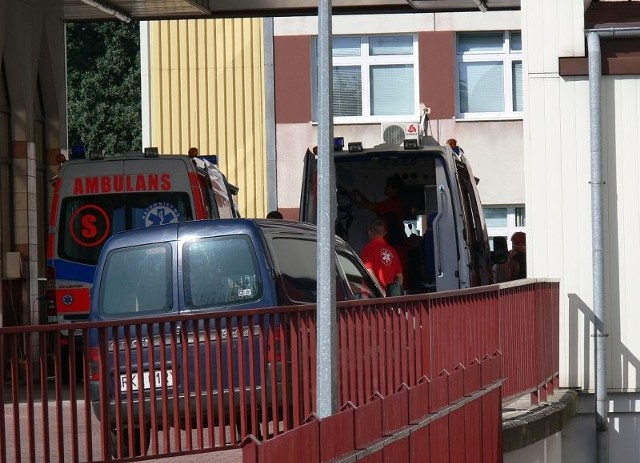 Obecnie karetki parkują tuż przed oddziałem ratunkowym.