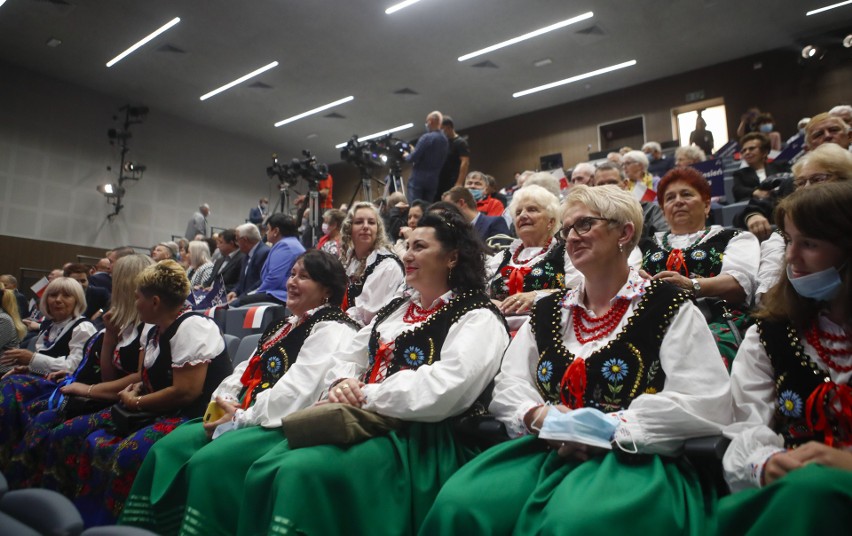 Premier Mateusz Morawiecki spotkał się w niedzielę z...