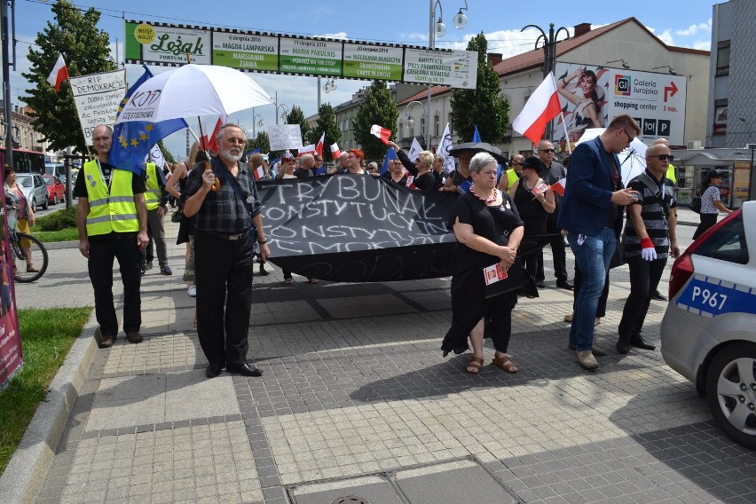 Czarny marsz KOD w Częstochowie