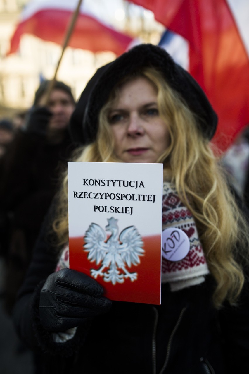 Burzliwe posiedzenie Sejmu. Pikiety również na ulicach Krakowa [ZDJĘCIA, WIDEO]