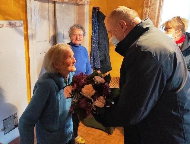 Gmina Borkowice. Marianna Kijanka ze Smagowa, obchodziła niecodzienny jubileusz, 100 lat życia! Były gratulacje od wójta, życzenia