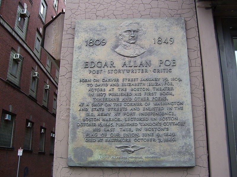 Tablica wskazuje przybliżone miejsce urodzenia Edgara Allana...