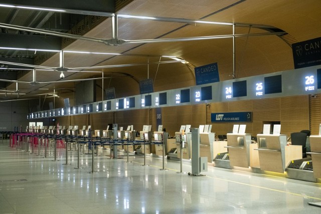 Lotnisko Ławica w Poznaniu świeci pustkami przez koronawirusa
