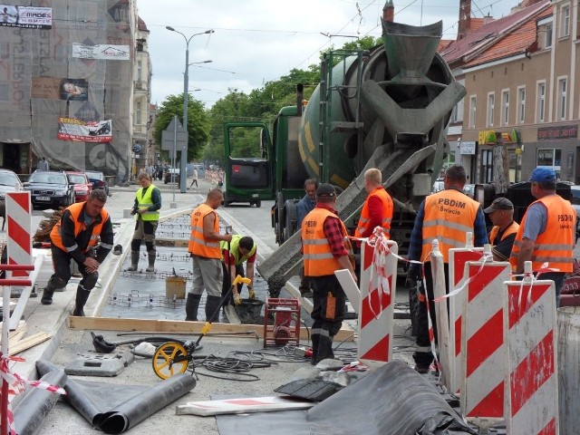 Prace trwają m.in. na ulicy Wybickiego.