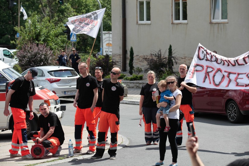 Ratownicy medyczni protestowali pod Opolskim Urzędem...