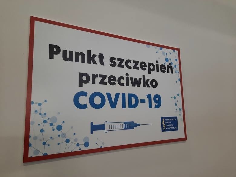 Białystok. Wielki pech niektórych seniorów czekających na szczepienie w szpitalu tymczasowym USK. Przesunięto im termin na 26 marca 