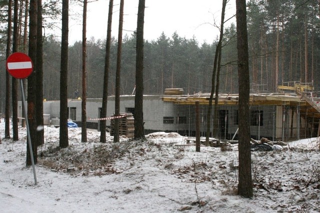 Budowa hotelu i restauracji przy wyciągu narciarskim na Stadionie ruszyła jesienią, z budynku będzie można korzystać w przyszłym sezonie.