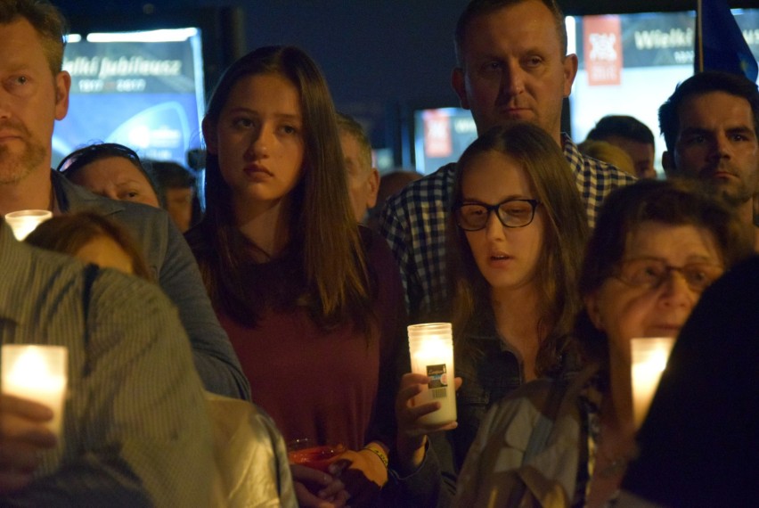 Kolejny "Łańcuch światła" w Lublinie. Protestowało około tysiąca osób [ZDJĘCIA]