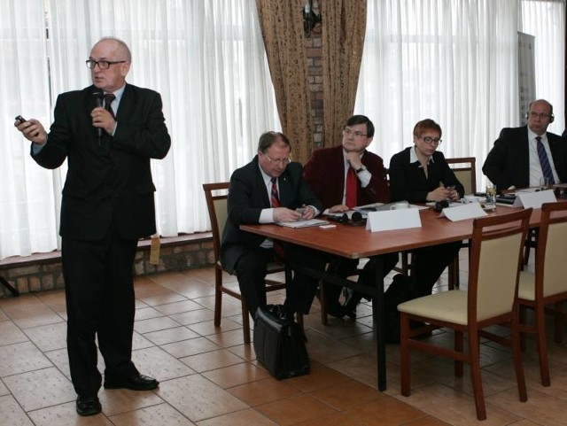 Burmistrz Kostrzyna Andrzej Kunt tłumaczy, czemu budowa nowego mostu i północnej obwodnicy Kostrzyna jest potrzebna.