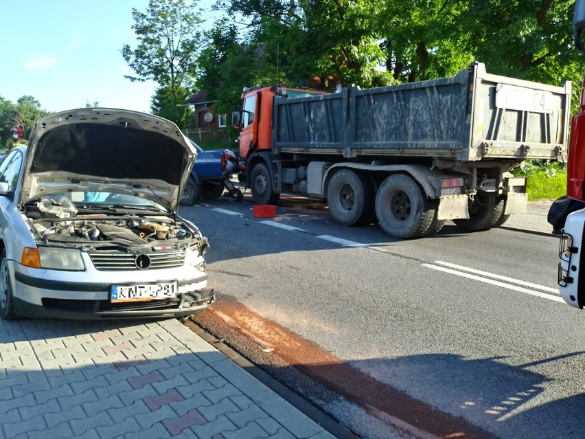 Wypadek na zakopiance. W Nowym Targu zderzyły się cztery samochody. Droga długo była nieprzejezdna