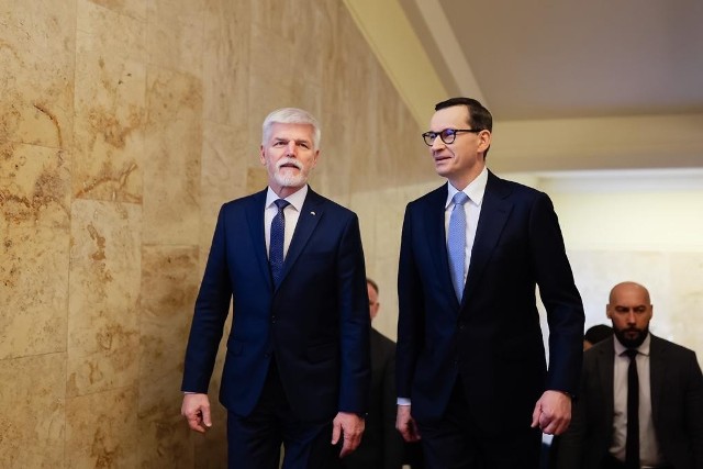 Premier Mateusz Morawiecki w Kancelarii Prezesa Rady Ministrów rozmawia z nowym prezydentem Czech Petrem Pavelem.