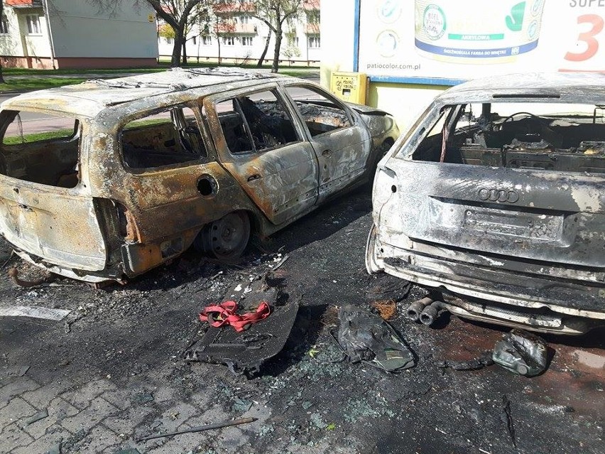 Pożar dwóch samochodów na ul. Kaliskiej we Włocławku [zdjęcia]