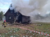 Mroczki-Rębiszewo. Pożar drewnianego budynku, zginęła jedna osoba. Do pożaru doszło rankiem 31.01.2023