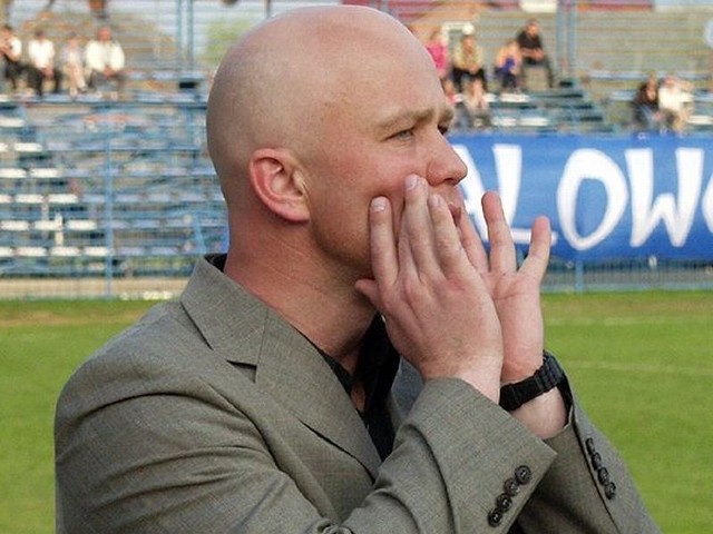 Trener piłkarzy Sokoła Sokolniki Janusz Gierach nie ma w tym sezonie łatwego życia.  