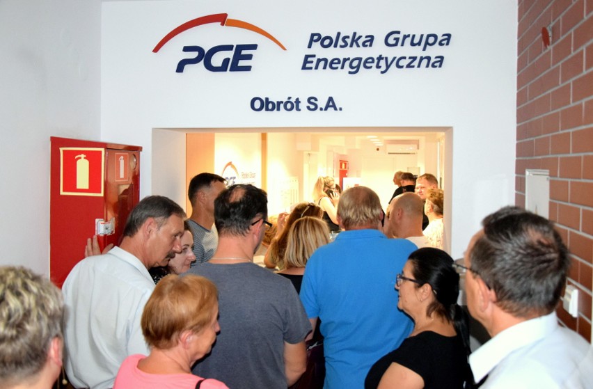 Oblężenie biura PGE Obrót w Tarnobrzegu. Żeby nie płacić więcej za prąd, trzeba zdążyć z oświadczeniem!