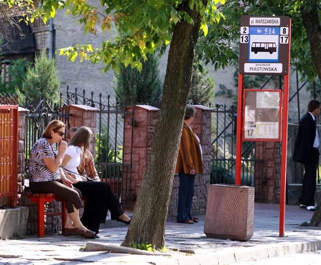 Z tego przystanku korzysta wielu białostoczan. Narzekają na niego.