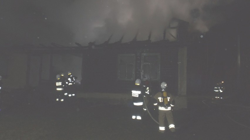 W Sędziejowicach spłonął dom. W ogniu zginął człowiek
