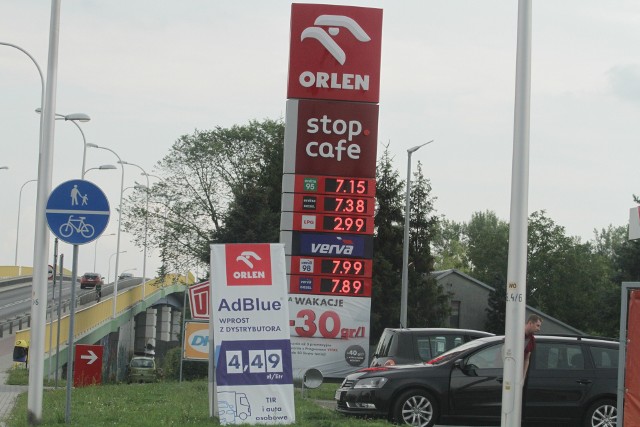 Ceny paliw na stacji przy ulicy Sienkiewicza w Tarnobrzegu we wtorek, 2 sierpnia