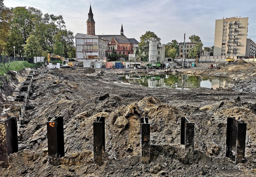 Kraków. Tak wygląda teren budowy po wyburzeniu szpitala kolejowego [ZDJĘCIA]